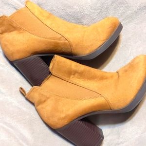 American Eagle heeled boots